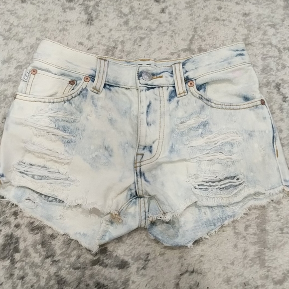 Aritzia Pants - Aritzia Talula Acid wash jean shorts